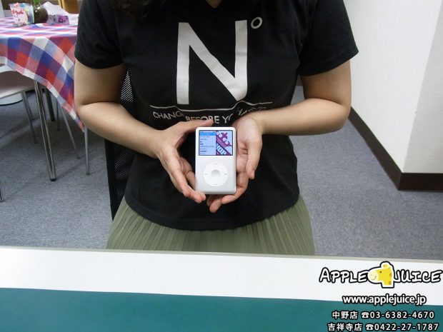 iPodClassic 液晶交換後のお客様との写真