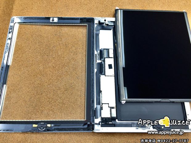 iPad 4 ケーブルが折れて中に詰まってしまった写真 修理中