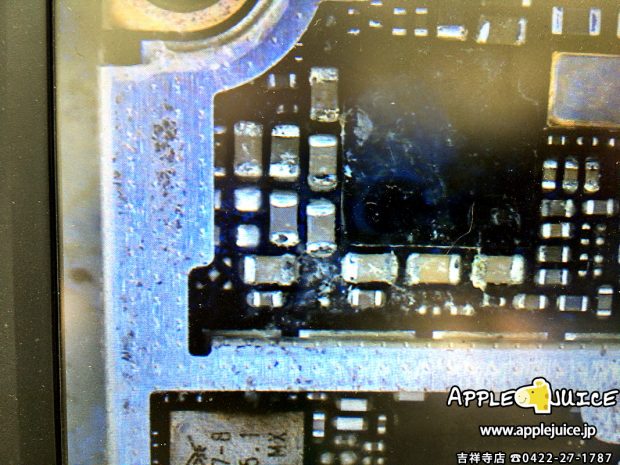 水没クリーニングされていないiPhone6sの基板