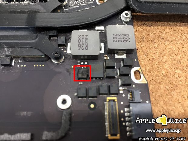 コンデンサの1箇所が破裂している基板