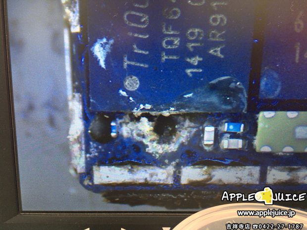 腐食したiPhone5sの基板