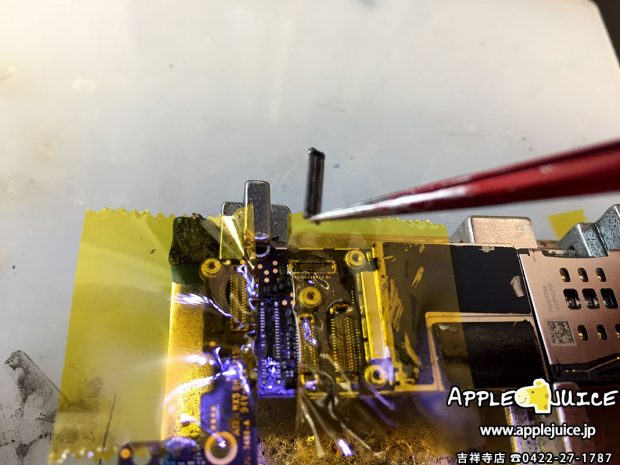 iPhone6からタッチコネクターを外したところ
