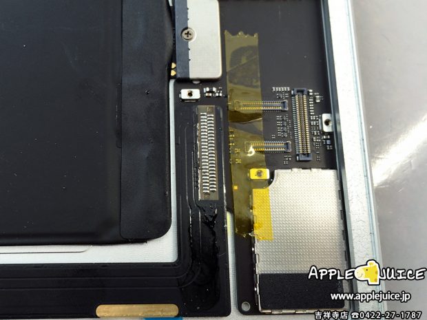 iPad Air 2の基板にdockコネクタを取り付けたところ